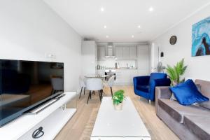 2 Bedroom Penthouse with parking High Wycombe By 360Stays