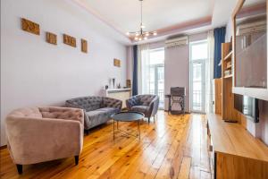 Charming 2BDR Apartment in Historic Center With Parking