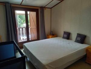 Villa dangle spacieuse climatisée étage, clôturée dans domaine PORTES DU SOLEIL, 3 chambres, 7 couchages, wifi, accès payant aux piscines, 400m de la mer de portiragnes plage,LRPDSR6