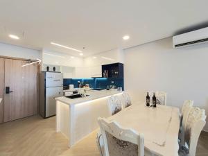 Aria Resort- Căn hộ nghỉ dưỡng tầng 8 hướng biển, hồ bơi sát cạnh bãi tắm riêng (miễn phí)
