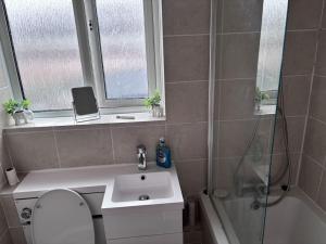 Cosy Spacious 2 bed flat Hornchurch high street