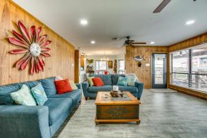 Private Dock, Lanai: Bayou Retreat in Barataria!