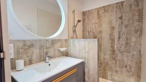 Villas Superbe villa avec piscine chauffee, boulodrome et parking : photos des chambres