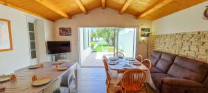 Villas Superbe villa avec piscine chauffee, boulodrome et parking : photos des chambres