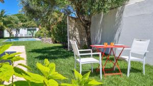 Villas Superbe villa avec piscine chauffee, boulodrome et parking : photos des chambres