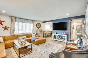 Old Orchard Beach Home Steps to Beach and Pier! - بيدفورد