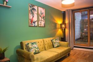 Spacious City Centre Apt - Free Parking - AO Arena