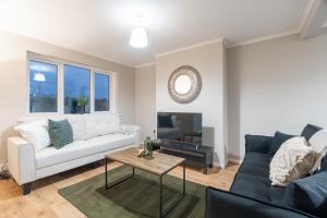 2 BDR Apt By Caledonia Luxe Stays Short Lets & Serviced Accommodation Bishopton