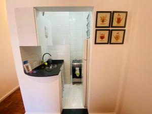 Apartamento completo na Praia de Copacabana , novinho , wifi, ar condicionado, netflix, FRENTE EM ANDAR ALTO, pauloangerami MVC15