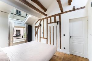 Grand appartement Place des Vosges, MaraisBastille
