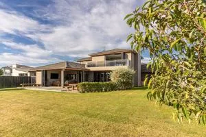 Luxury Lake Hood Holiday Home - Newland