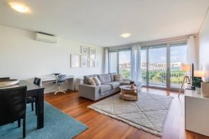 Quiet & Comfy Azorean Sapphire