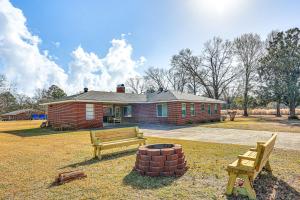 Countryside Marion Retreat Near Fishing and Trails!