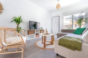 Apartment 50m from the sea, pool, AC, parking