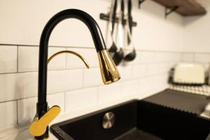 Stylish City Pad with Free Private Parking