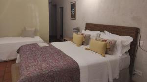 Hotels Hotel Le Mas Trilles : Chambre Double avec Terrasse