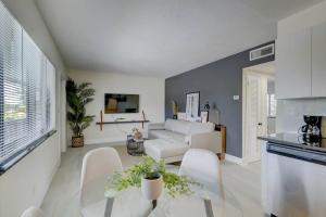 2BR Coastal Getaway!