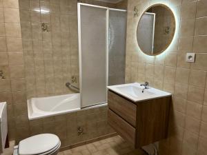 Appartements Reve Divin T4 avec parking-barbecue-laverie-bagagerie-salle de sport-aire de jeux-climatise : photos des chambres
