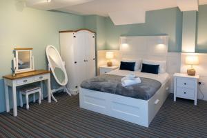 Bernadette Suite room in The Clarendon Hotel