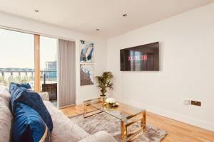 King Deluxe City Apt Large Space& Free Parking! NO Balcony