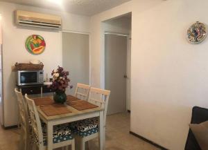 Departamento condominio en Ixtapa con alberca seguridad AC