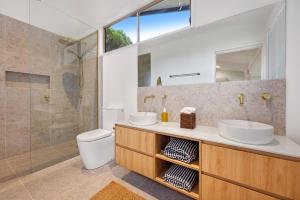 Lake Eildon Retreat - Breathtaking Views - Sleeps 12