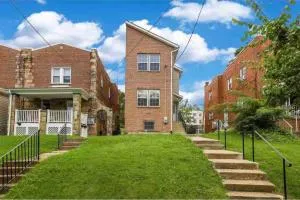Charming Bedroom & Parking - Tuxedo Colony