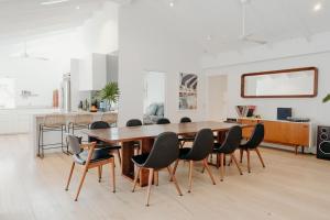 Paradise Palms - pet-friendly beach home with pool