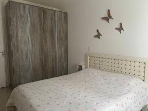 Apto a 400 m da praia da Enseada