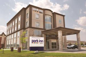 Park Inn by Radisson Brampton, ON - 3hvězdičkové hotely ve městě Brampton