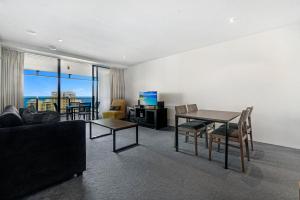 1BR Couples Retreat in Circle on Cavill (Best Location!)