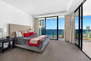 1BR Couples Retreat in Circle on Cavill (Best Location!)