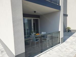 Apartments with parking space Rogoznica - 22157