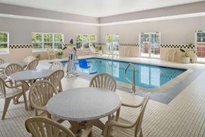 Country Inn & Suites by Radisson, Louisville South, KY