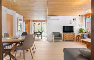 5 Bedroom Amazing Home In Herning