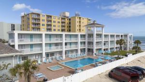 Coastal Waters 106 - A 1-1 Pool Side Retreat