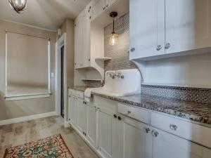 Cozy Crestwood Classic 3BR Home!