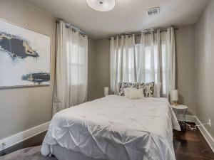 Cozy Crestwood Classic 3BR Home!