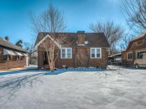 Cozy Crestwood Classic 3BR Home!