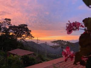 Casa Descanso en el Campo con Hermosa Vista a los Farallones
