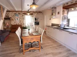 Charmante Maison Rénovée à Jussac - 5 pers, 3 ch, Terrasse, Cheminée, WiFi, Volcans d'Auvergne Proches - FR-1-742-405 - 塞尔河畔阿尔帕容
