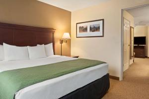 Country Inn & Suites by Radisson, Stevens Point, WI