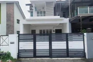 Taiping Holiday Home - Au Long