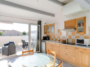 Charmant Pavillon Climatisé avec Mezzanine, Piscine et Parking - Près de la Plage! - FR-1-409-247