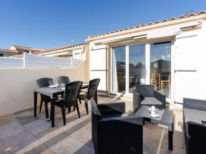 Charmant Pavillon Climatisé avec Mezzanine, Piscine et Parking - Près de la Plage! - FR-1-409-247