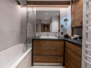 Appartement rénové, 4 pers, skis aux pieds, balcon, parking - FR-1-631-185