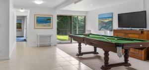 Stoneferry- A Beachfront Beauty - Free Wifi