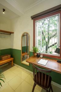 House of Comfort - 3 BR & 3 baths - 1 to Hoan Kiem Lake & Old Quarter