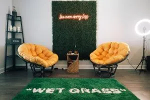 Enjoy this mini-mansion near downtown and the airport! - Conley