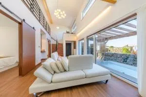 Tov & Kara - Tonggimnyŏng-ni